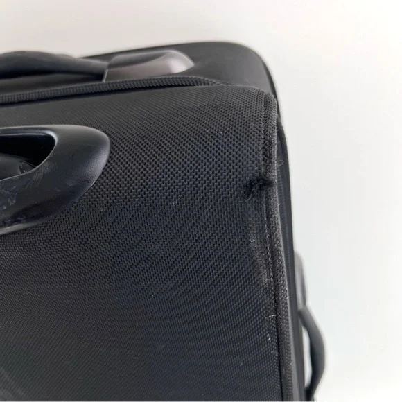 TUMI BLK UPRIGHT ROLLING EXPANDABLE +GARMENT SLEEVE #22034D4-CARRYON - Picture 8 of 16